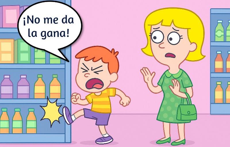 Niño pequeño da una patada a un expositor mientras su madre lo observa desconcertada