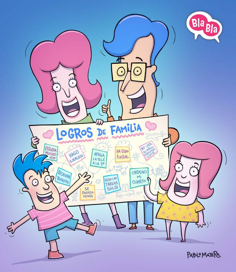 Familia que muestra un cartel en el que se destacan las mejoras de todos sus miembros